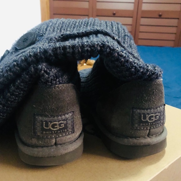 Ugg Bailey Button Boot 8 RARE - Picture 4 of 9